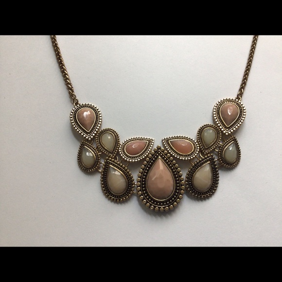 Teardrop bib necklace in Peach and Olive - Picture 6 of 6